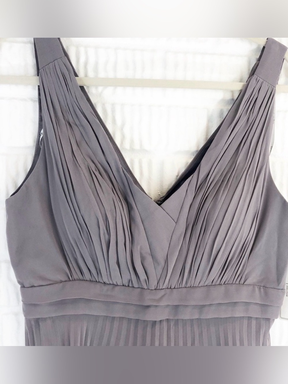 Donna Morgan Collection 10 Pleated V-Neck Sleeveless Dress in dusty plum - Picture 2 of 15